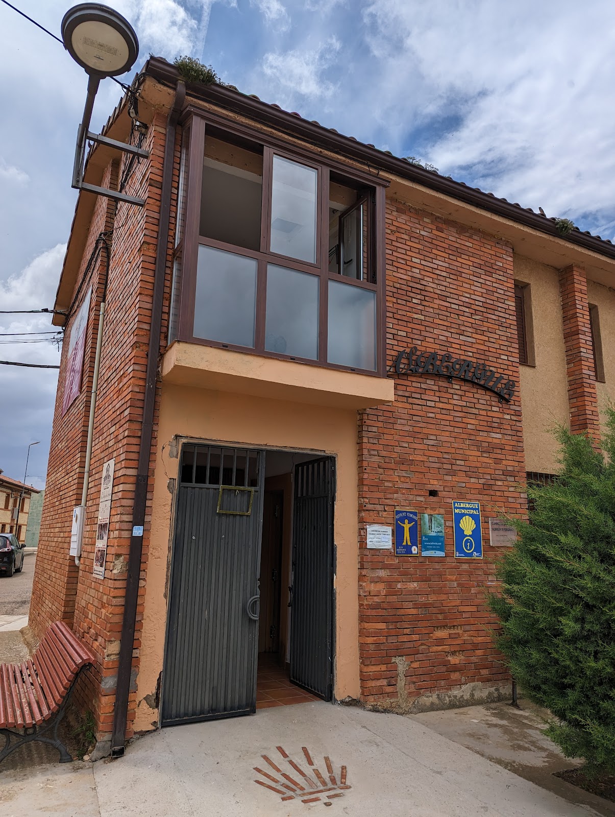 Albergue Municipal, albergue accommodation in Calzadilla de los Hermanillos on the Camino Frances