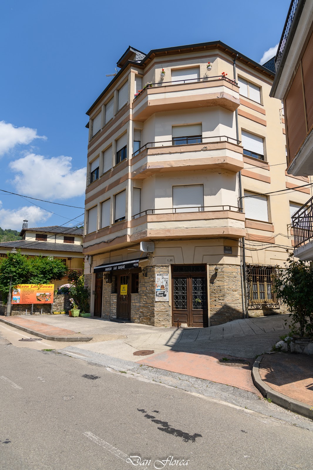 LAS ROCAS, hotel accommodation in Vega de Valcarce on the Camino Frances