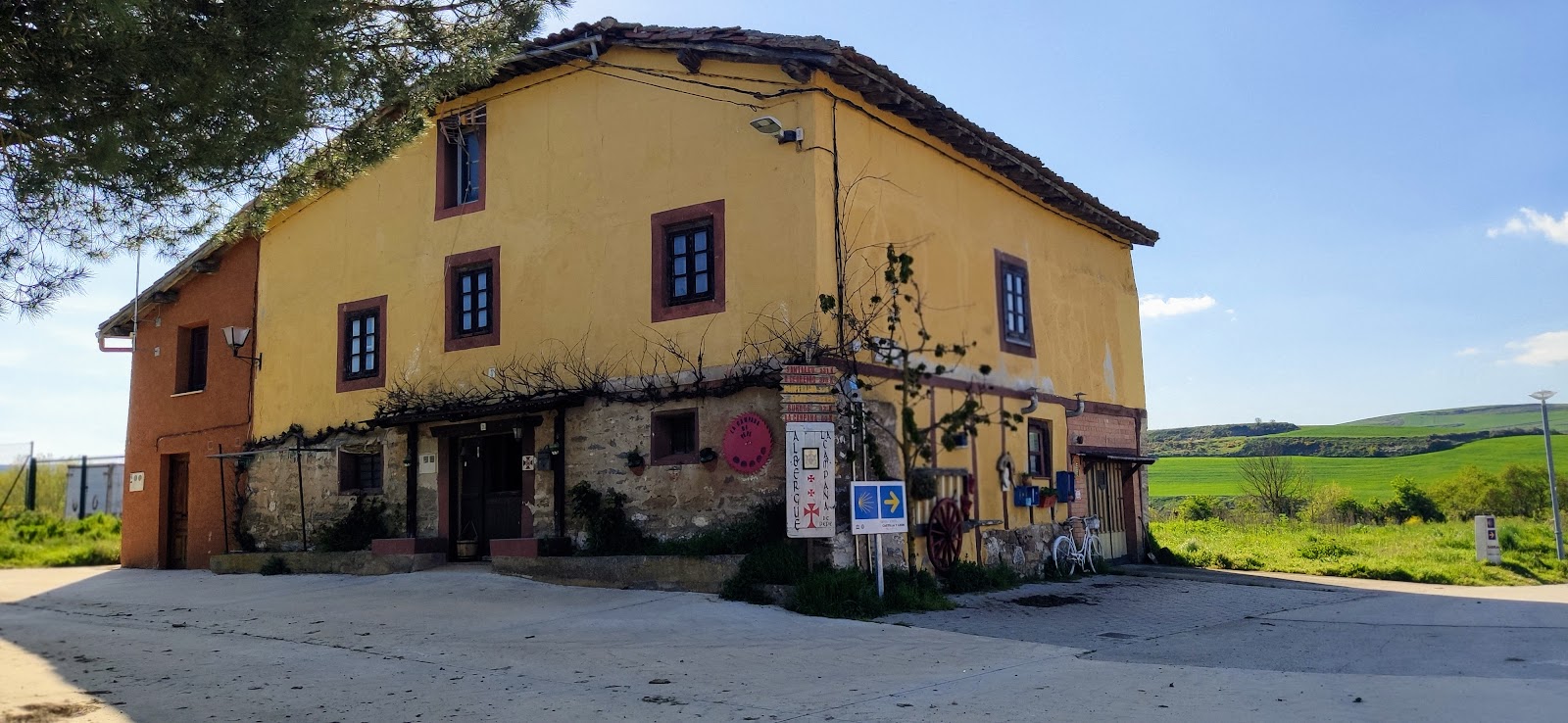 Bar Caléndula Tosantos photo 4, unknown accommodation in Espinosa del Camino on the Camino Frances