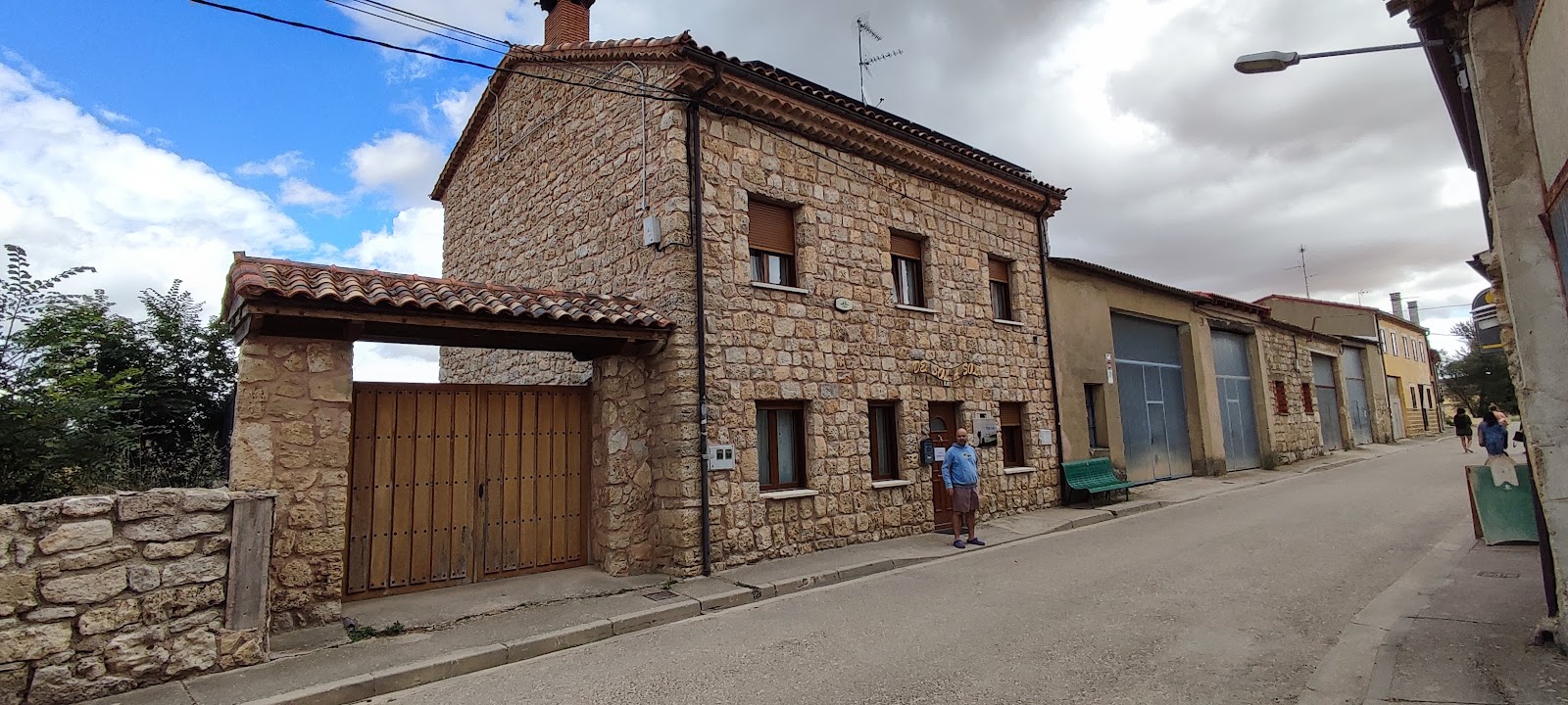 De Sol a Sol, albergue accommodation in Hornillos del Camino on the Camino Frances