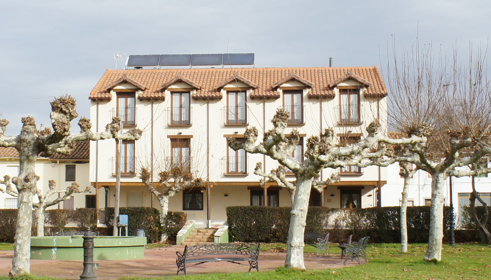 Hotel Rural La Casa de los Soportales, hotel accommodation in Mansilla de las Mulas on the Camino Frances