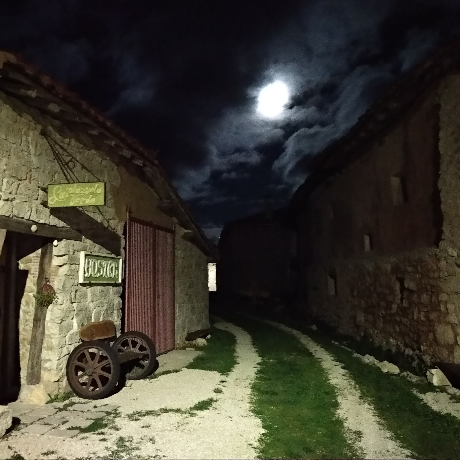 Hostel La Plazuela Verde photo 10, albergue accommodation in Atapuerca on the Camino Frances