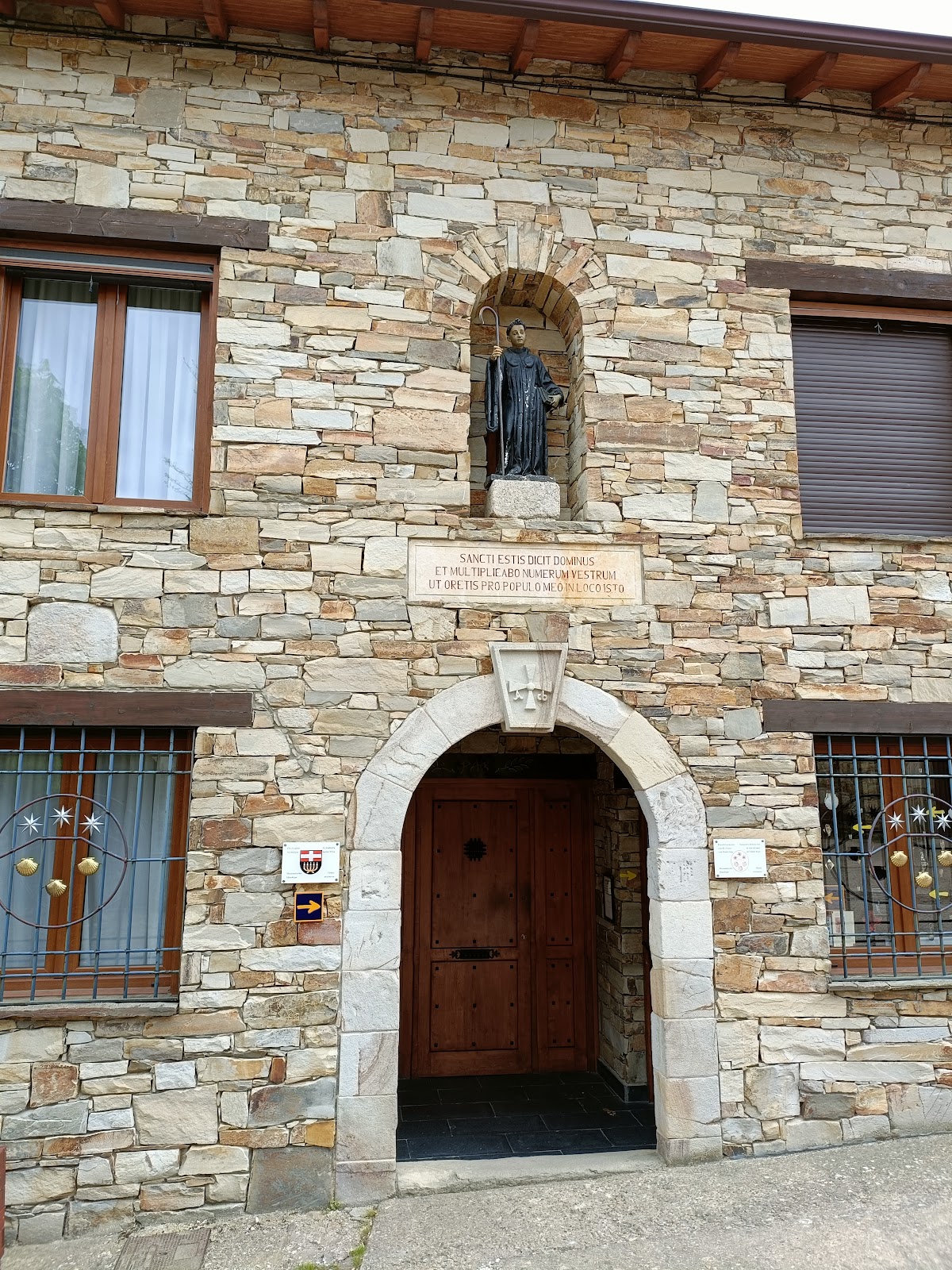 Refugio Gaucelmo photo 3, albergue accommodation in Rabanal del Camino on the Camino Frances