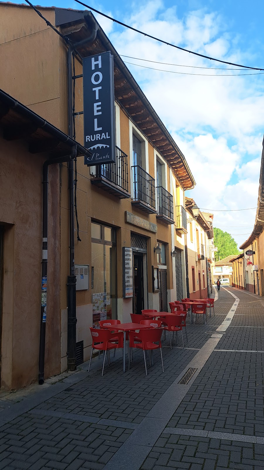 Centro de Turismo Rural El Puente, pension accommodation in Mansilla de las Mulas on the Camino Frances