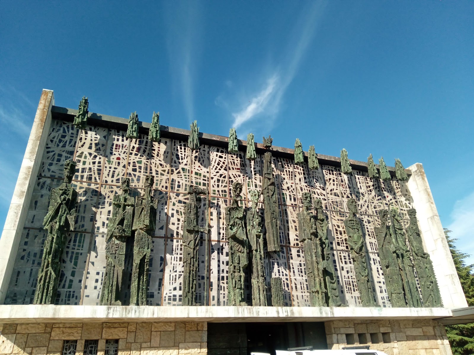 Hostal Restaurante Central, pension accommodation in La Virgen del Camino on the Camino Frances