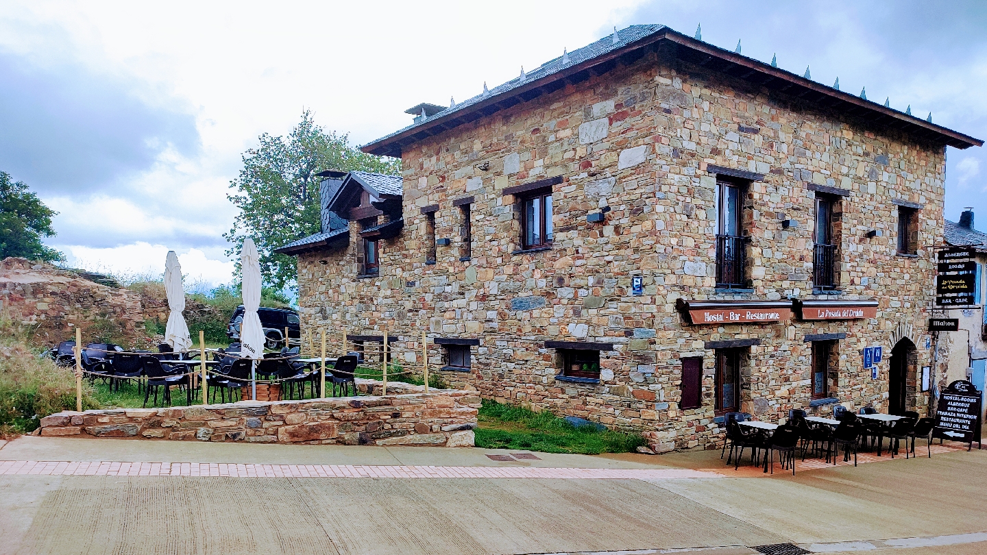 Hostal Albergue La Posada del Druida, albergue accommodation in Foncebadón on the Camino Frances