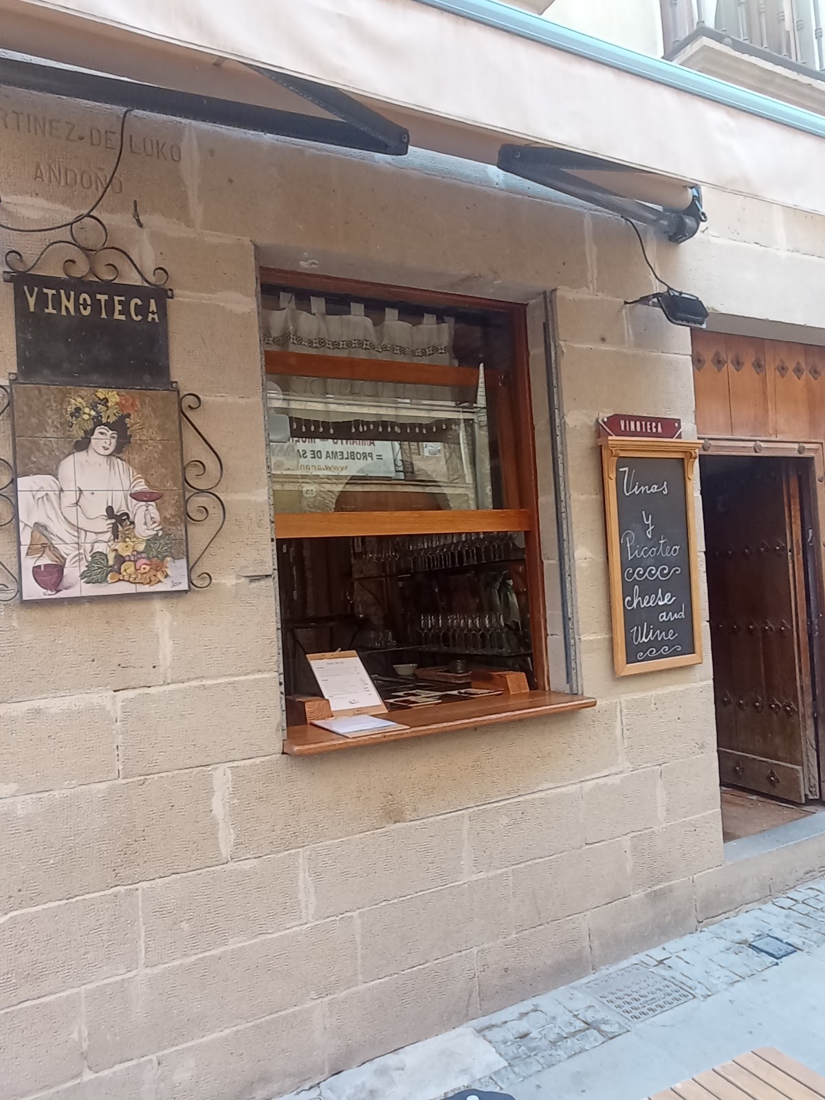 Vinoteca Ganbara photo 5, apartment accommodation in Puente La Reina / Gares on the Camino Frances