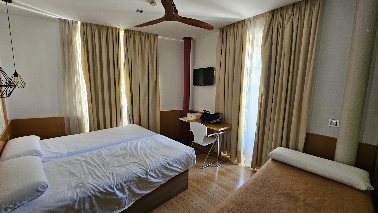 Hotel Via Gotica photo 2, hotel accommodation in Burgos on the Camino Frances
