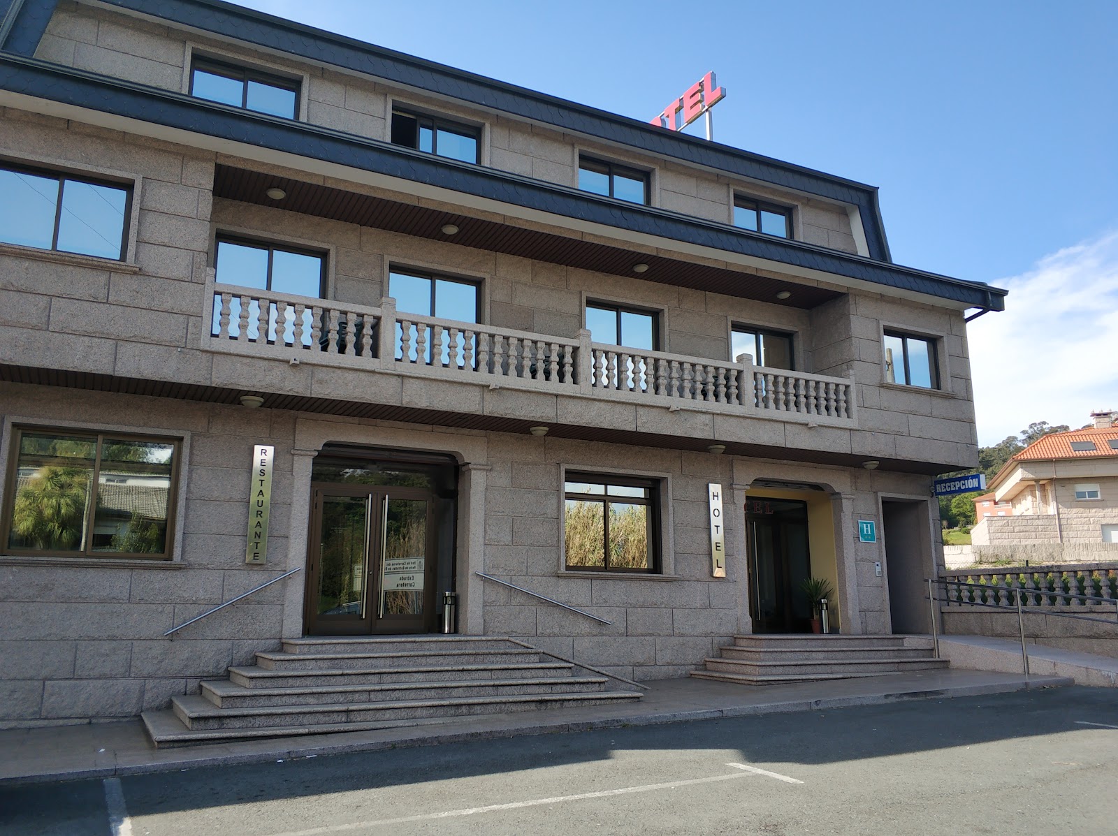 Hotel Avion, hotel accommodation in Vigo on the Camino Portuguese