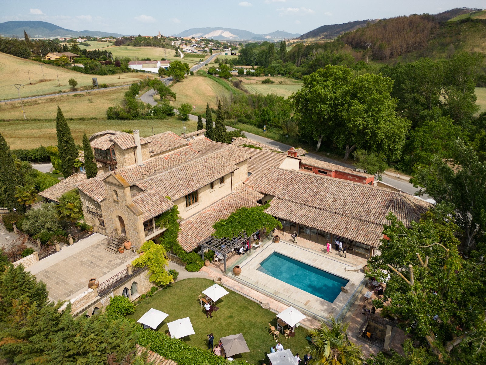 El Peregrino, hotel accommodation in Puente La Reina / Gares on the Camino Frances