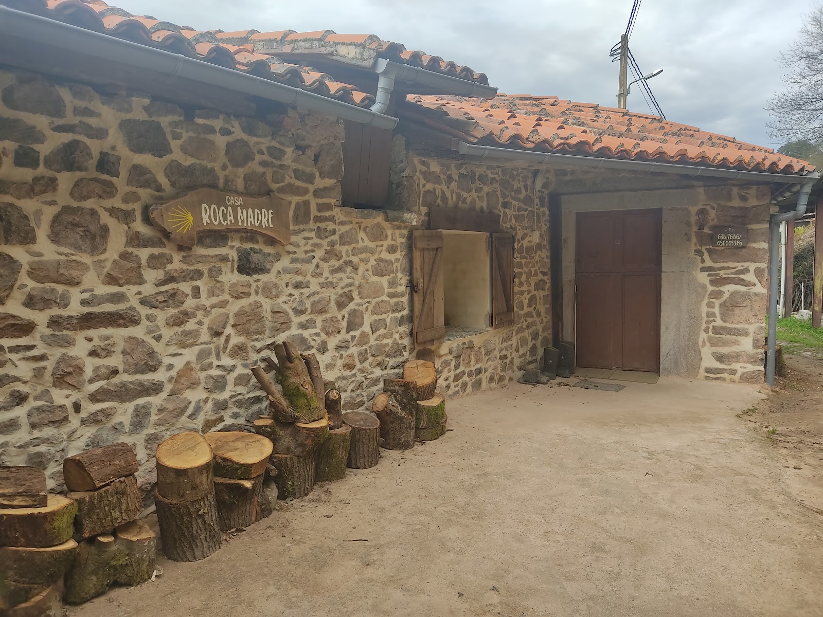 Roca Madre, albergue accommodation in Cornellana on the Camino Primitivo