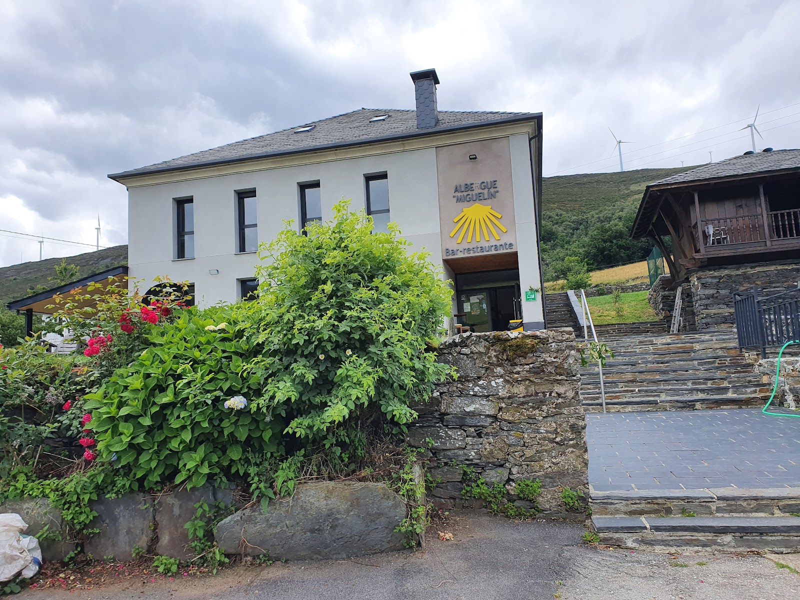 Albergue Miguelín Bar-Restaurante, albergue accommodation in A Mesa on the Camino Primitivo