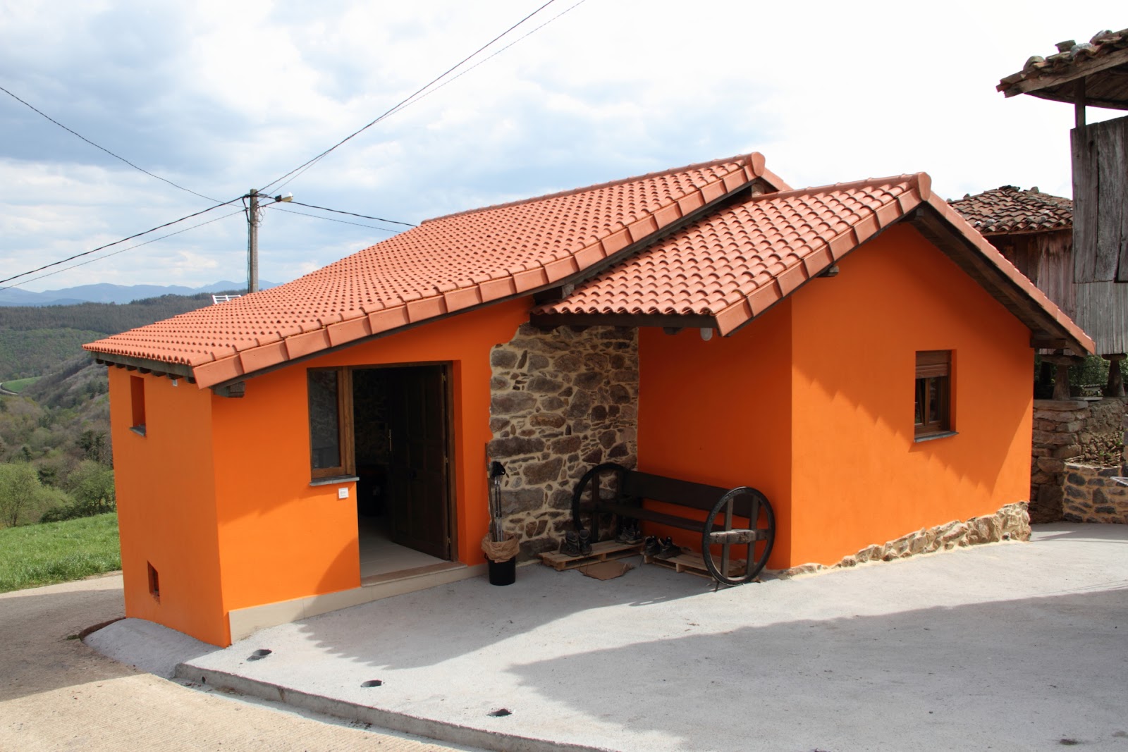 Albergue La Montera, albergue accommodation in Borres on the Camino Primitivo