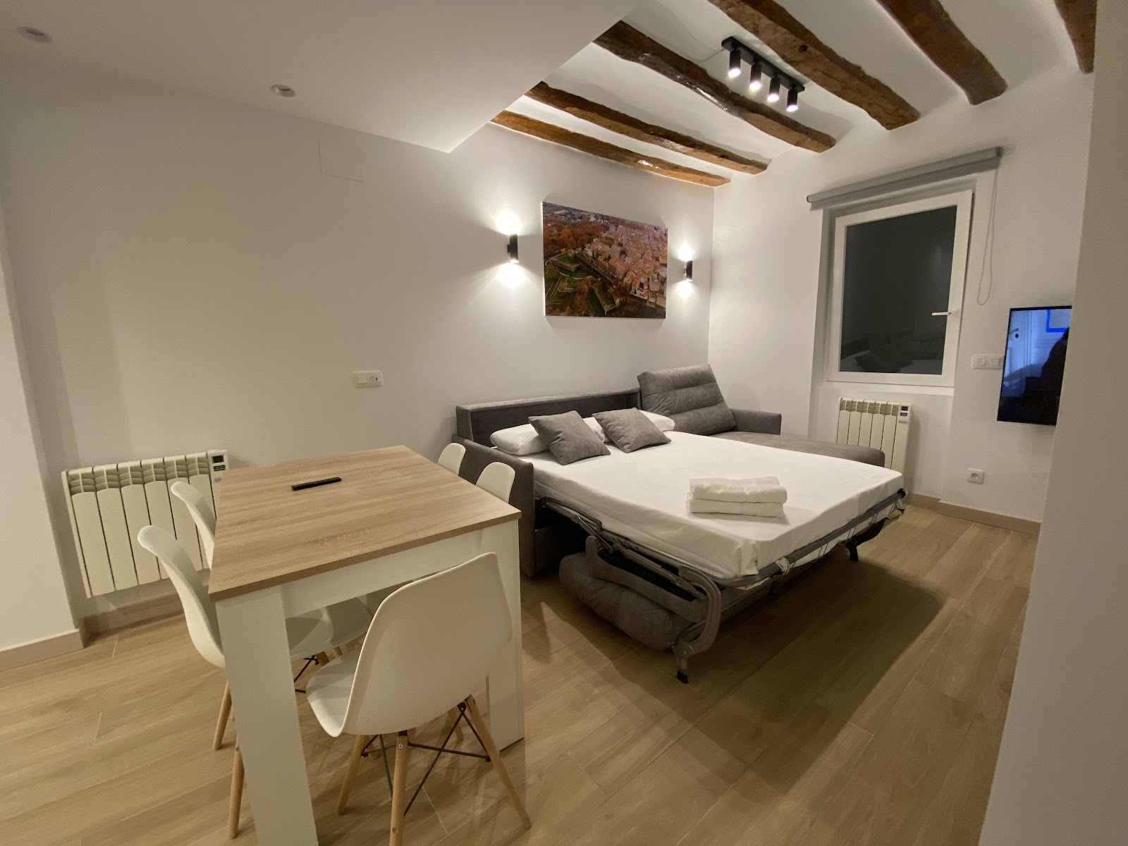 TuApartamento.com - Linda Pamplona4D - Deluxe, apartment accommodation in Pamplona on the Camino Frances