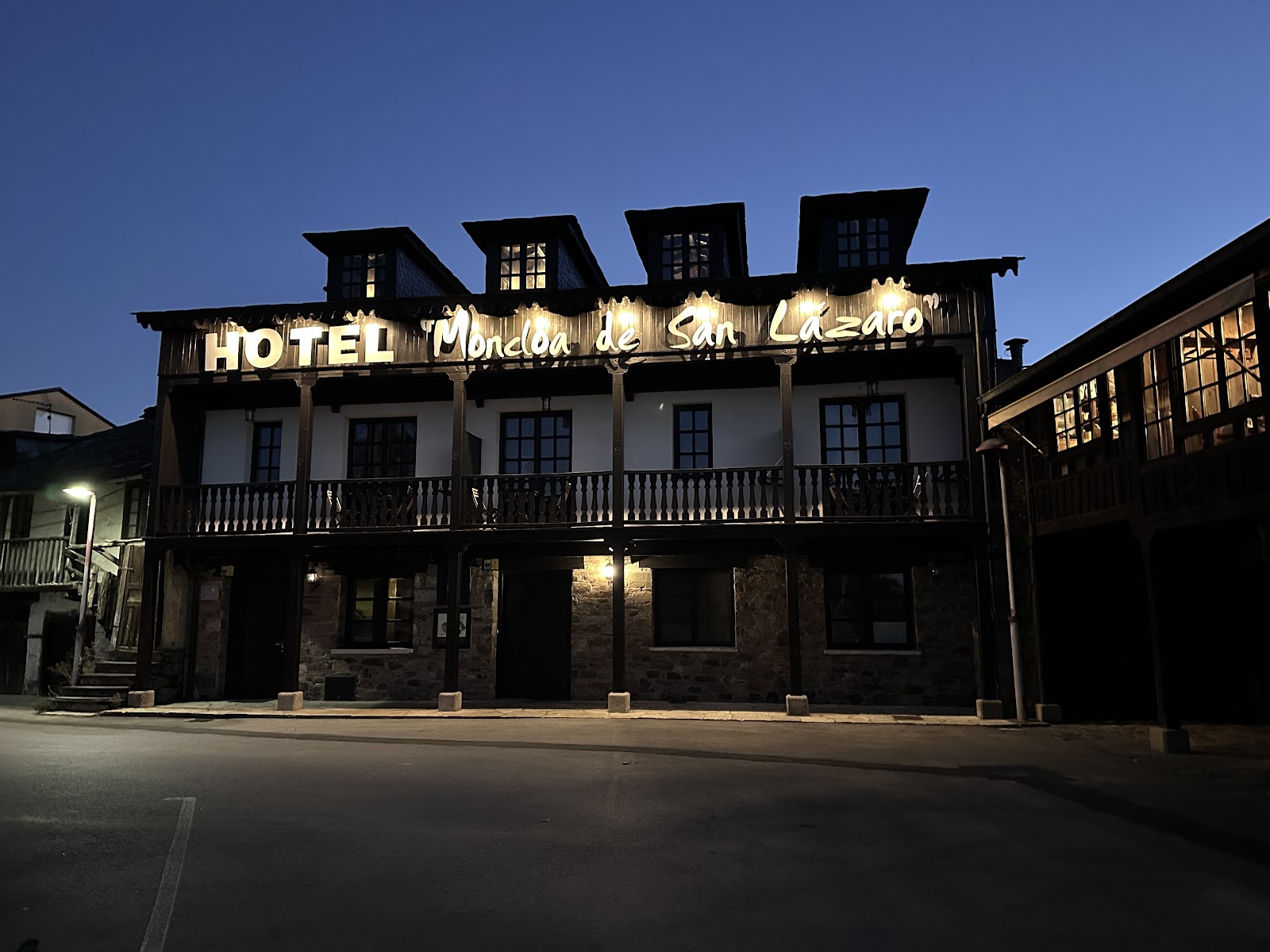 Moncloa de San Lazaro photo 14, hotel accommodation in Cacabelos on the Camino Frances