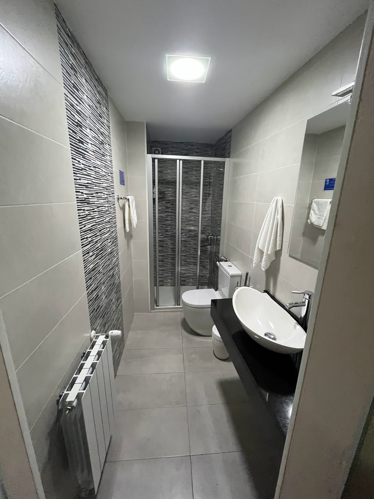 Pensión Laurel - Auto Check-in photo 13, guesthouse accommodation in Logroño on the Camino Frances