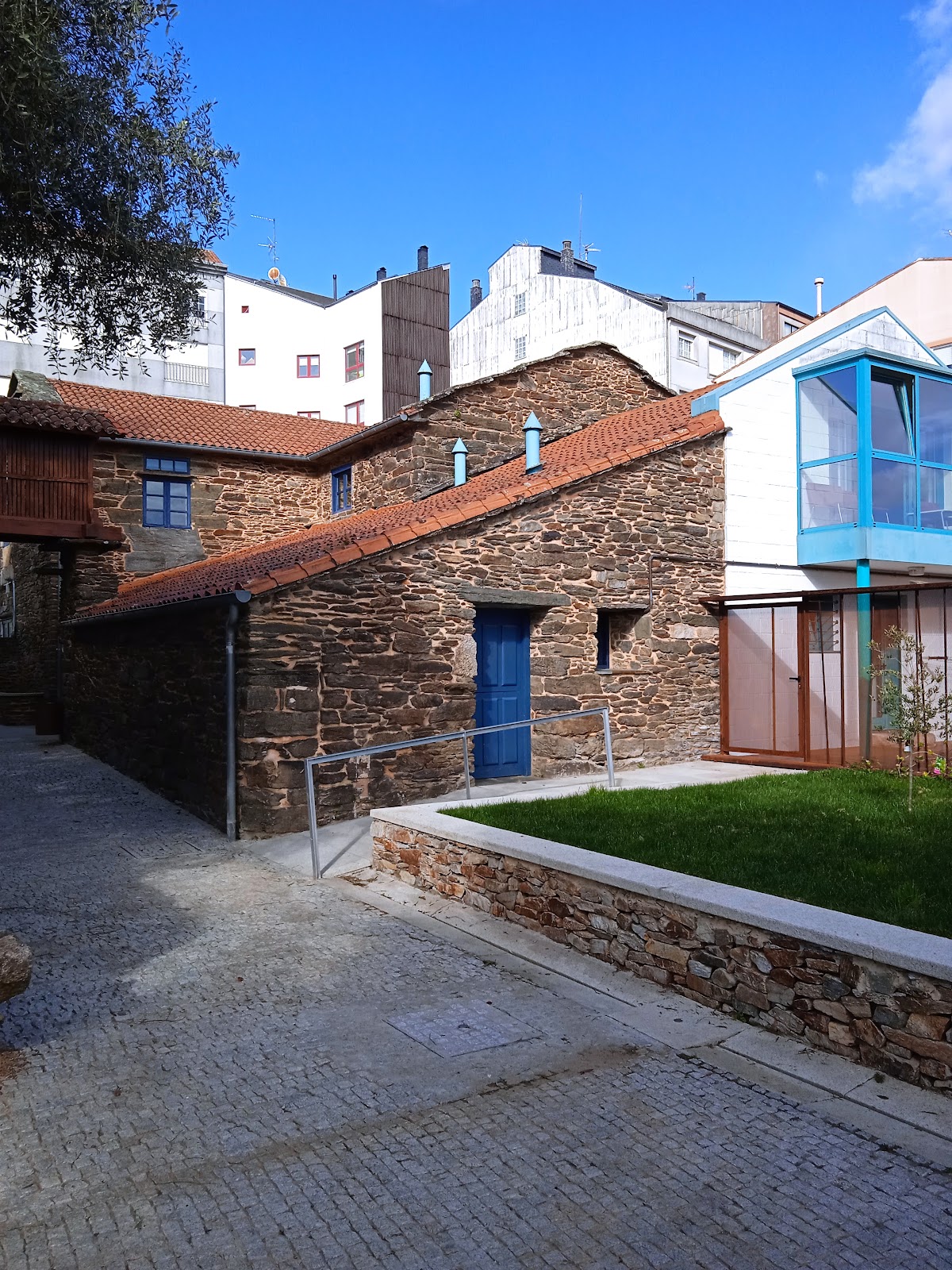Albergue Municipal de Arzúa, albergue accommodation in Arzúa on the Camino Frances