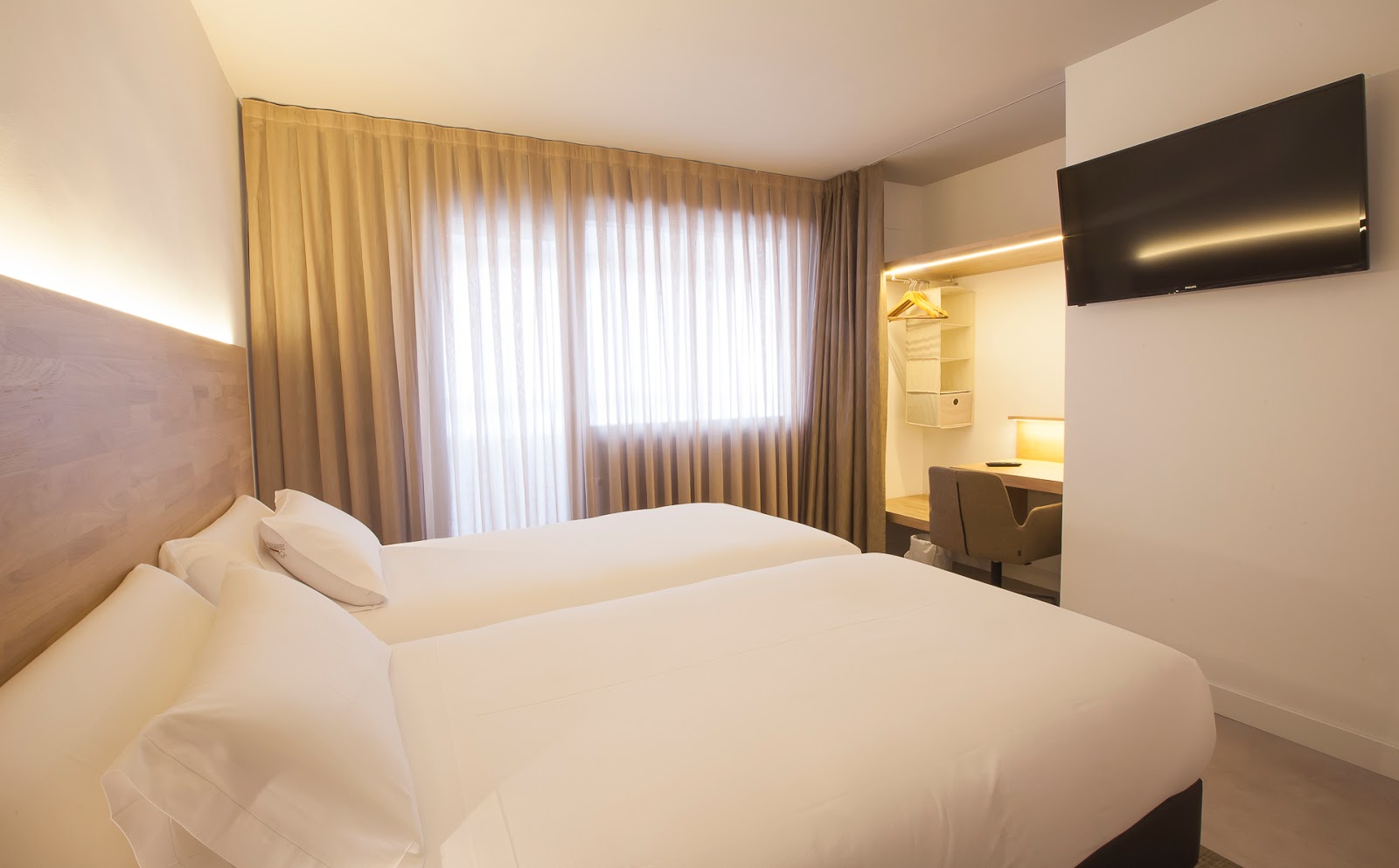 Hotel A Pamplona, hotel accommodation in Pamplona on the Camino Frances