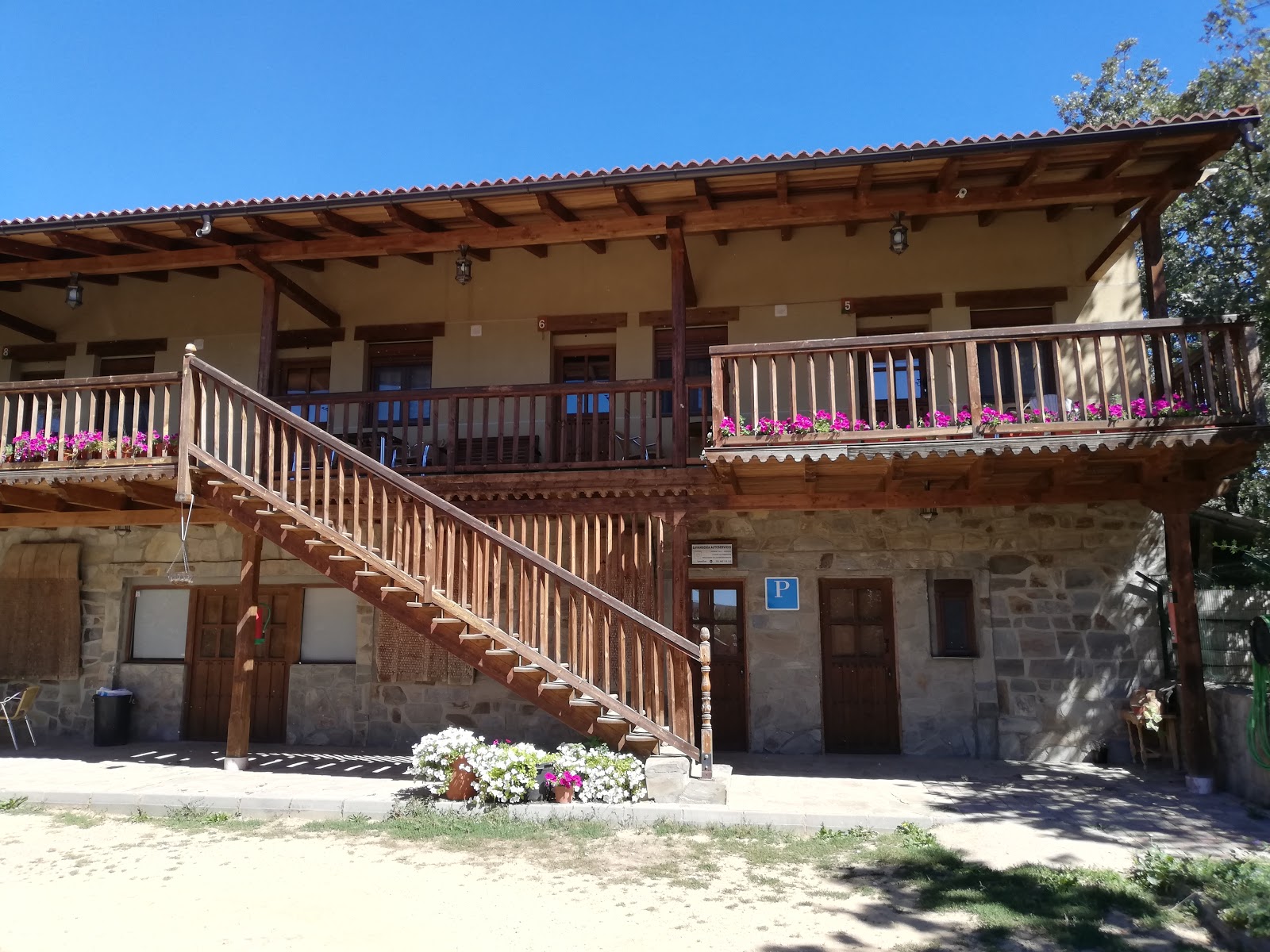 Apartamentos Rurales Las Carballedas photo 7, apartment accommodation in Rabanal del Camino on the Camino Frances