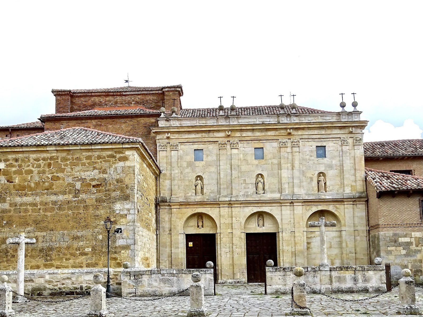 Monasterio de Santa Clara (Clarisas), albergue accommodation in Carrión de los Condes on the Camino Frances