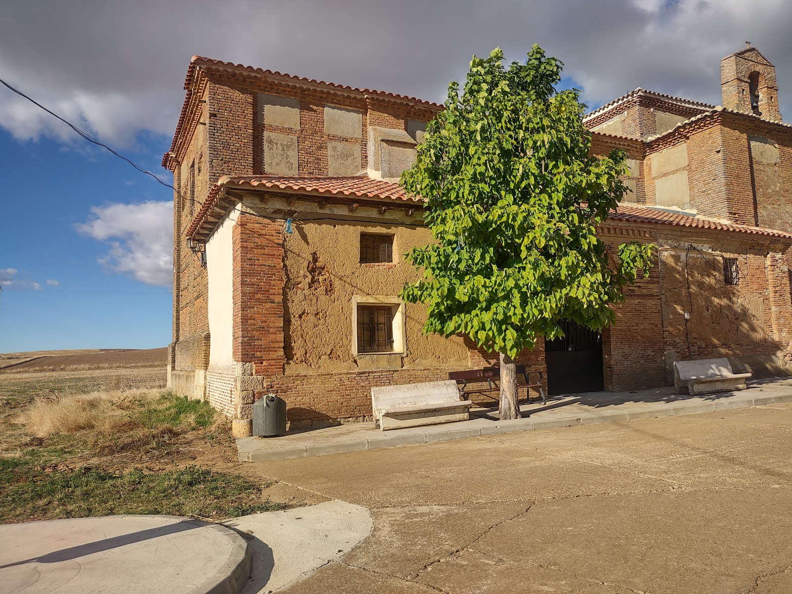 Hostal Restaurante Camino Real, pension accommodation in Calzadilla de la Cueza on the Camino Frances