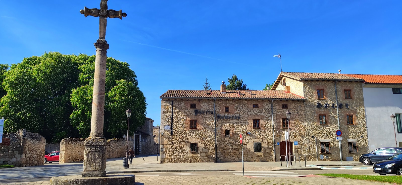 Puerta Romeros, hotel accommodation in Burgos on the Camino Frances