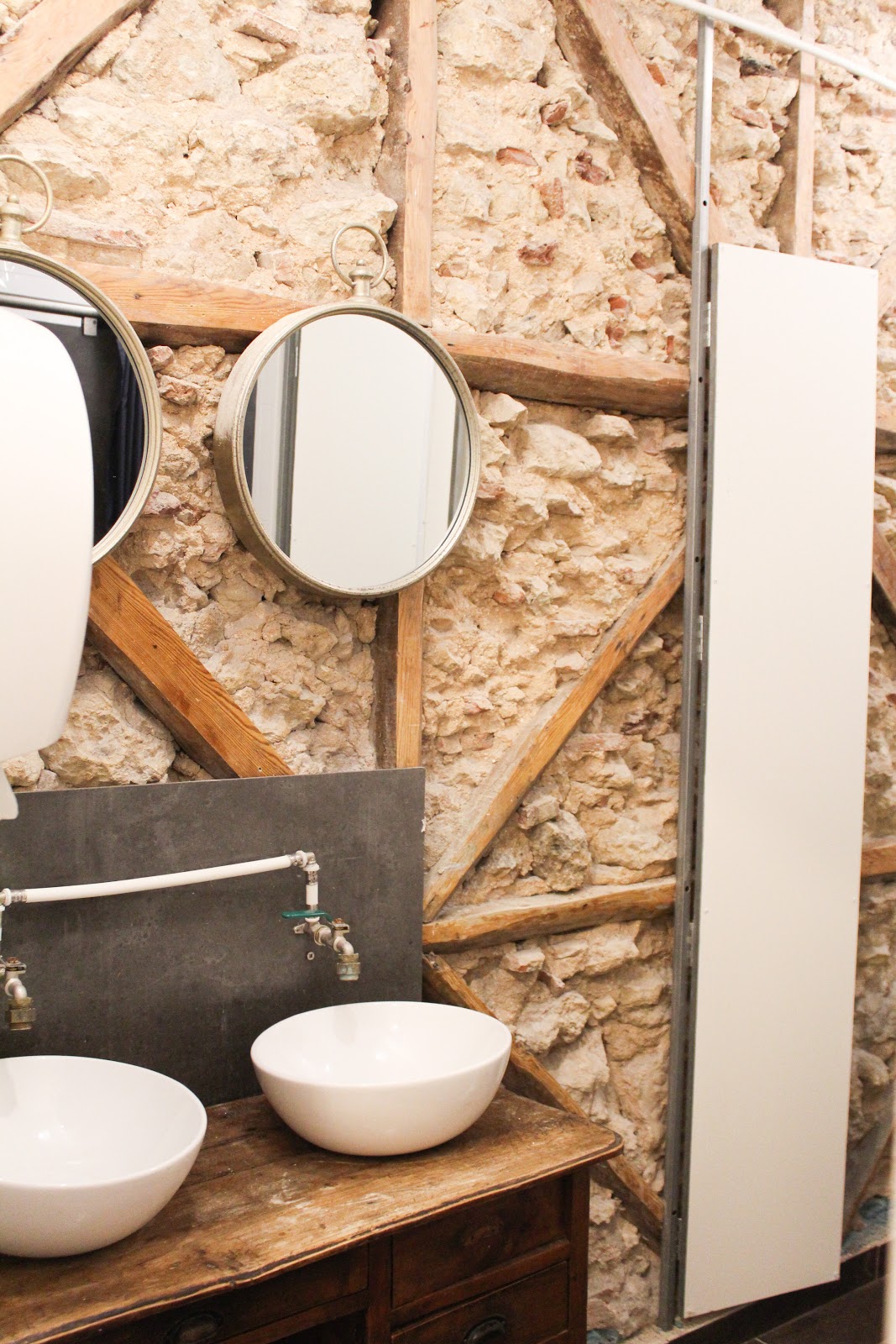 Alface Hall Hostel & Bar photo 3, albergue accommodation in Lisbon on the Camino Portuguese