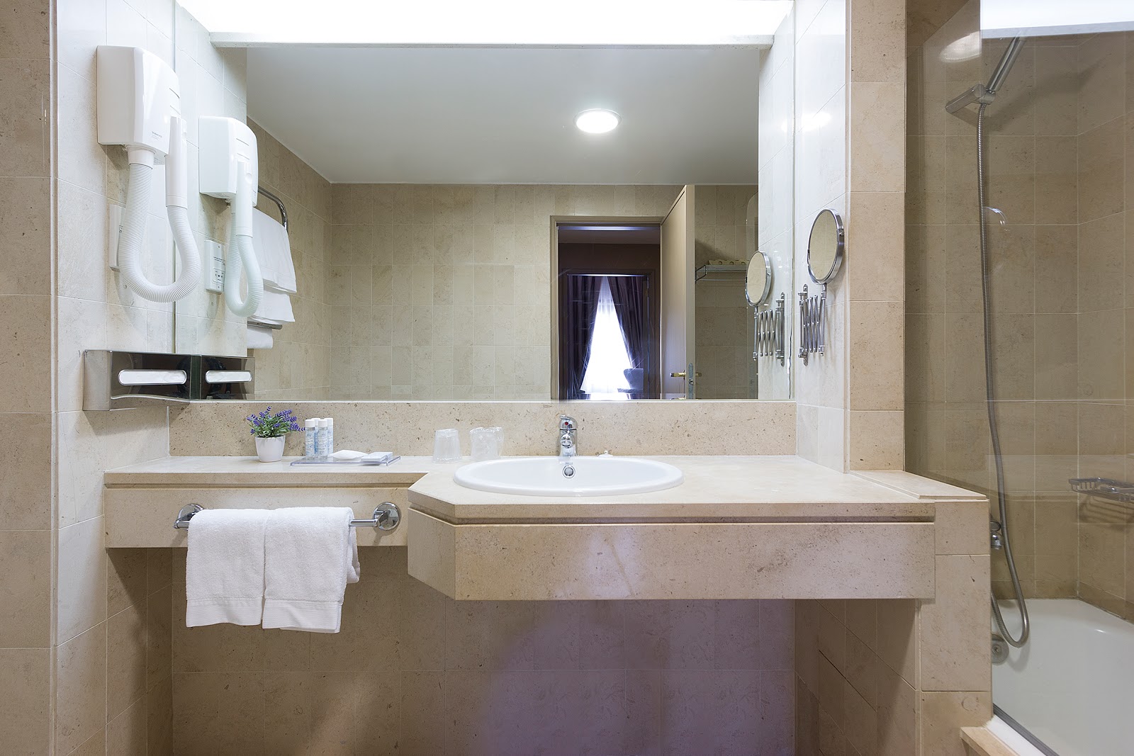 Hotel Meira photo 4, hotel accommodation in Vila Praia de Ancora on the Camino Portuguese