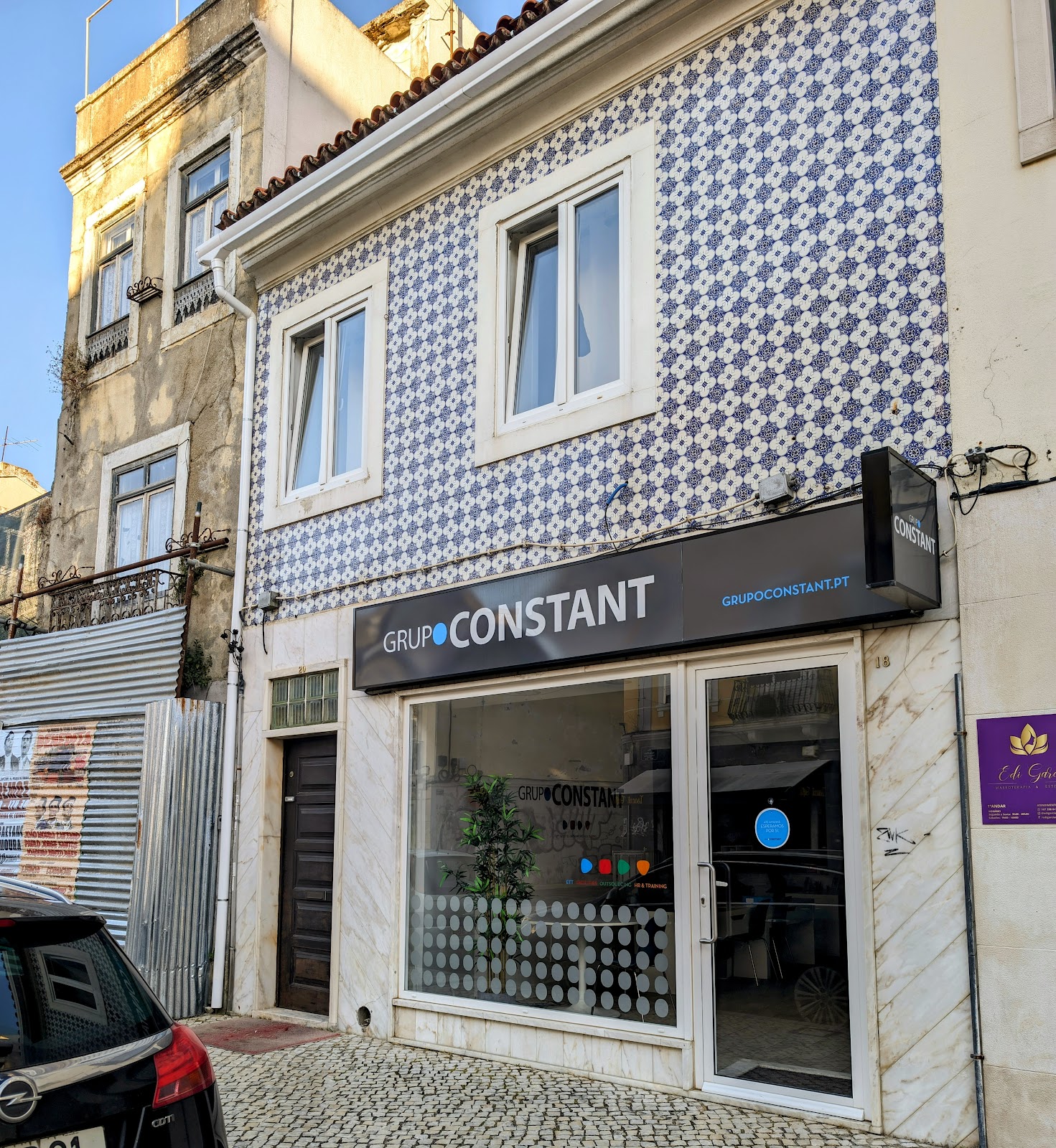 Boho chic Apt, apartment accommodation in Vila Franca de Xira on the Camino Portuguese