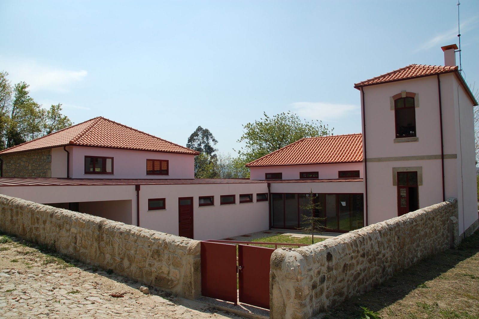 Albergue de Peregrinos de S. Pedro de Rubiães photo 6, albergue accommodation in Romarigaes on the Camino Portuguese
