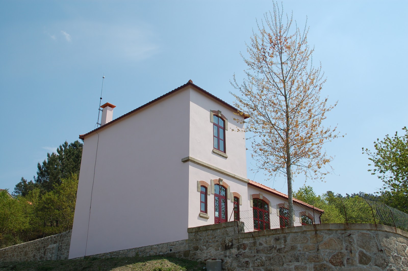 Albergue de Peregrinos de S. Pedro de Rubiães photo 4, albergue accommodation in Romarigaes on the Camino Portuguese