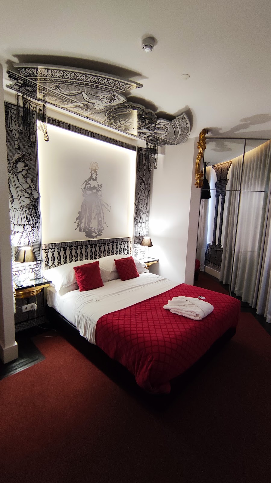 Teatro Boutique Rooms & Suites photo 5, pension accommodation in Lisbon on the Camino Portuguese