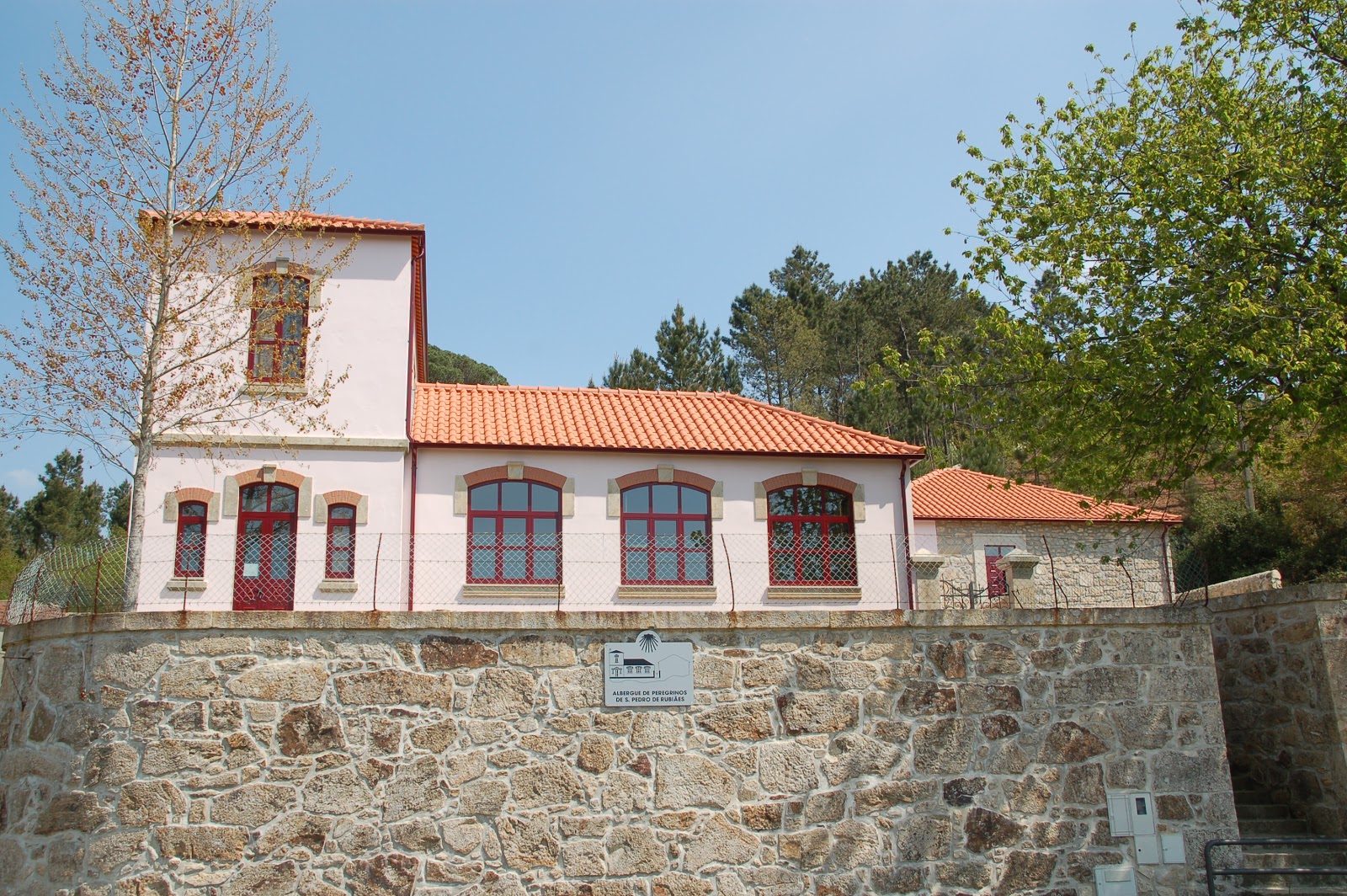 Albergue de Peregrinos de S. Pedro de Rubiães, albergue accommodation in Romarigaes on the Camino Portuguese