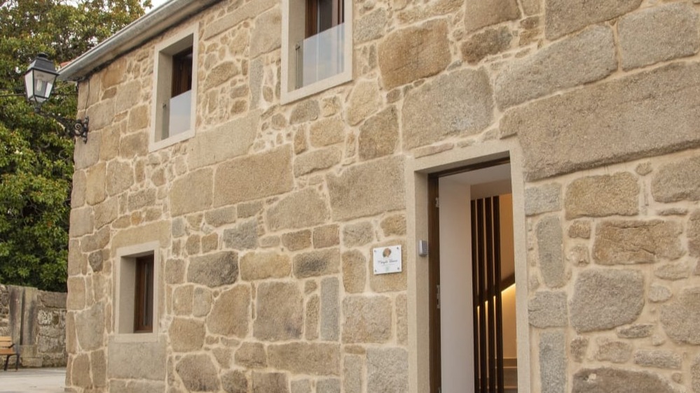 Marujita Vilanova, alojamiento singular. All you need is loft., apartment accommodation in Vilanova de Arousa on the Camino Portuguese