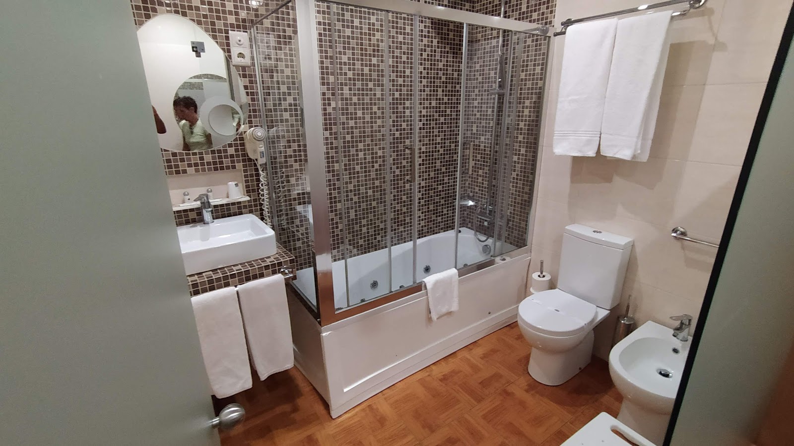 Hotel Universal photo 3, hotel accommodation in Porto on the Camino Portuguese