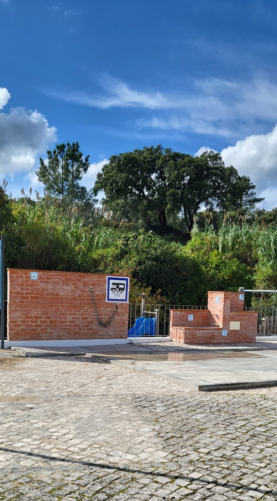 Área de Serviço de Autocaravanas e BTT de MONSANTO, unknown accommodation in Monsanto on the Camino Portuguese