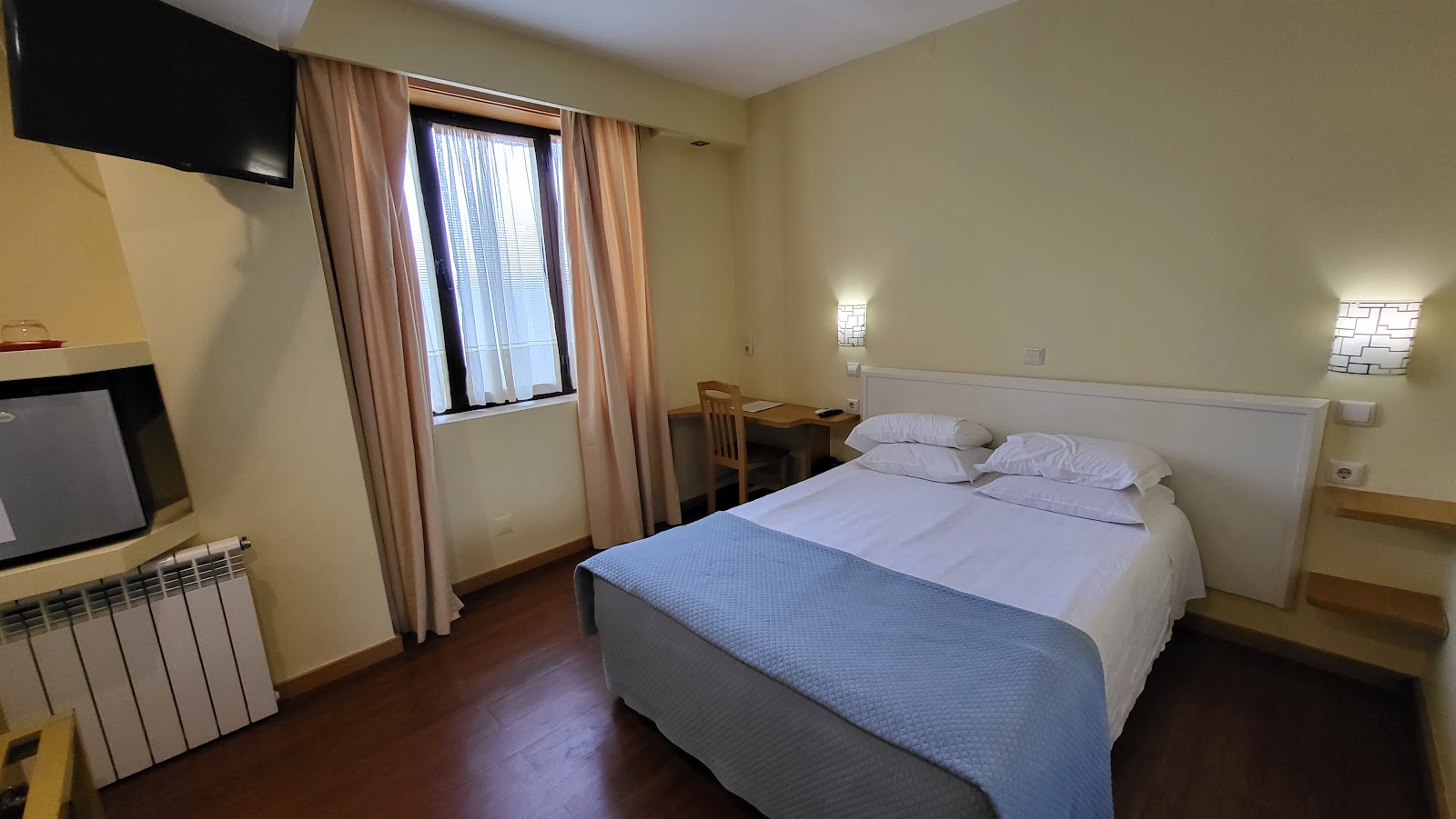 Hotel Universal photo 2, hotel accommodation in Porto on the Camino Portuguese