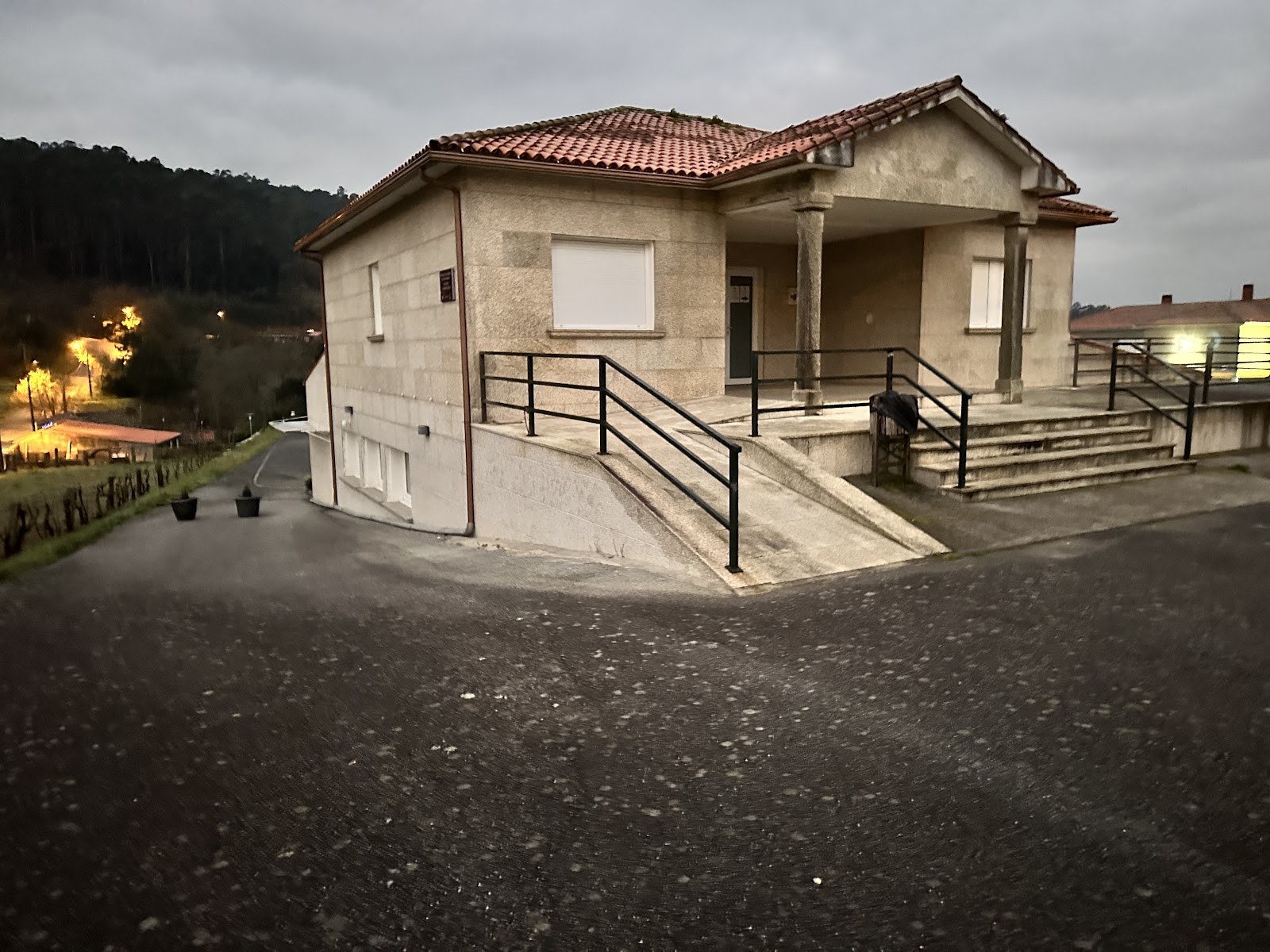 Albergue De Peregrinos San Ero Armenteira, municipal accommodation in Amenteira on the Camino Portuguese