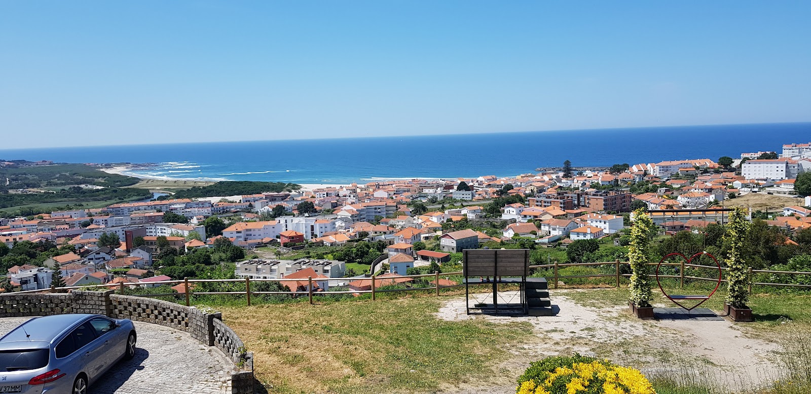 APARTAMENTOS TURISTICOS VILA PRAIA, apartment accommodation in Vila Praia de Ancora on the Camino Portuguese