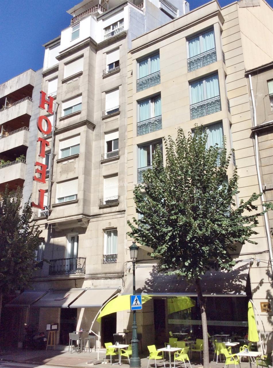 Hotel Junquera 3 estrellas, hotel accommodation in Vigo on the Camino Portuguese